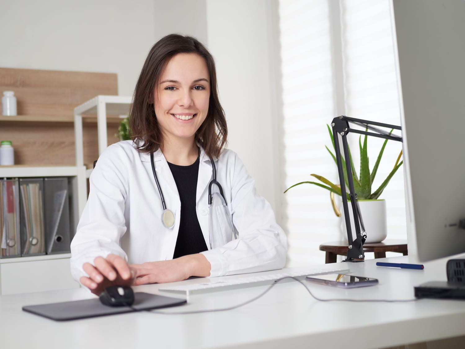 Dr Meriem BENABDI Gynécologue 